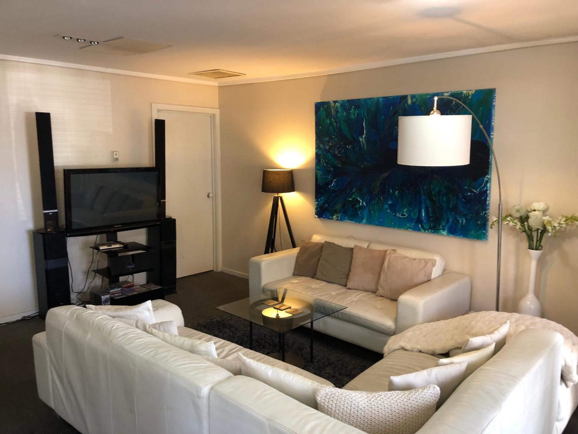 Apartment 2bdr 1bth 1car Unit *