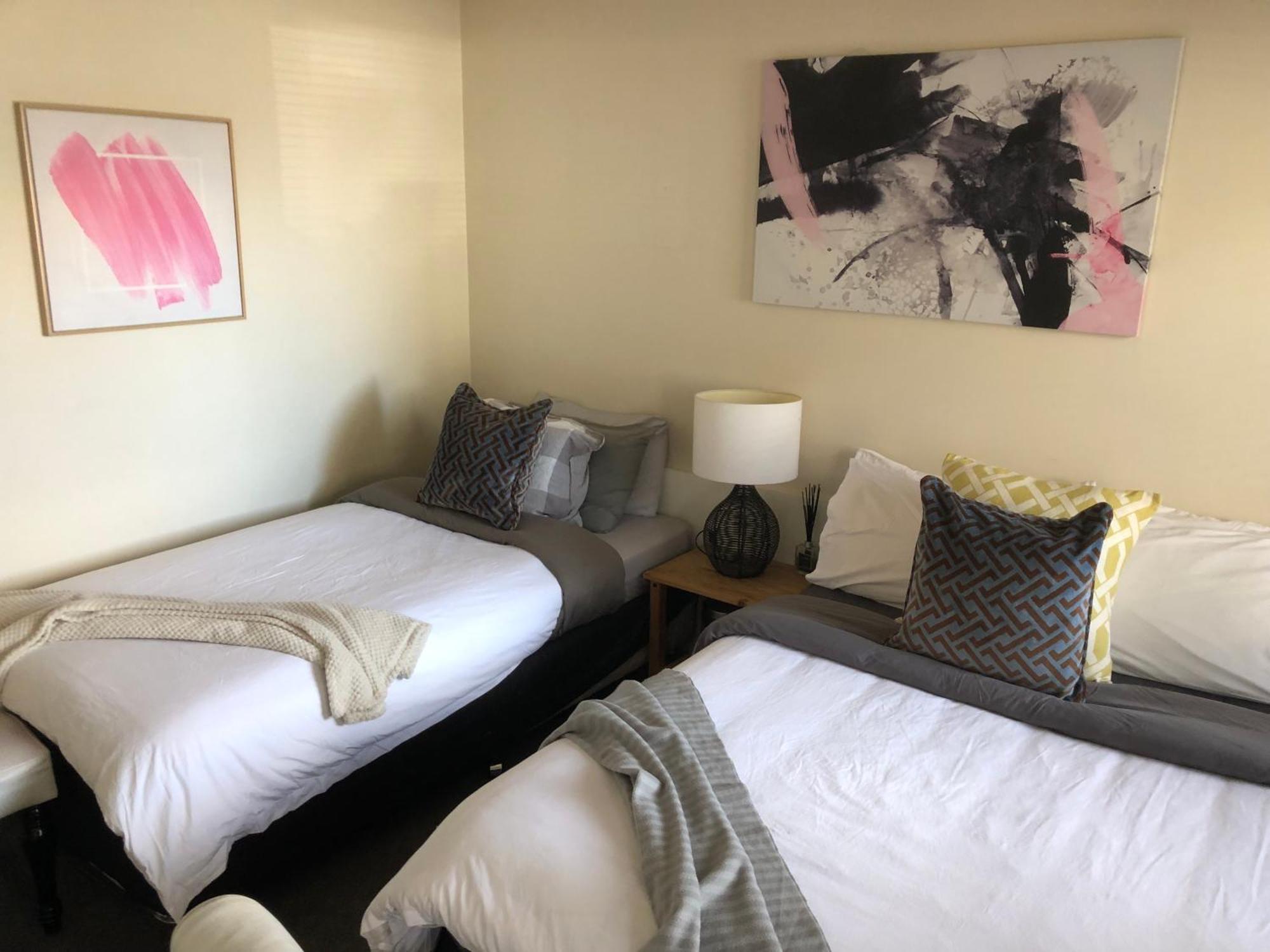 2bdr 1bth 1car Unit Apartment *